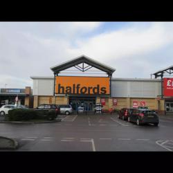 Halfords - Leigh