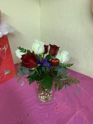 Dolly's Flowers, Gifts & More