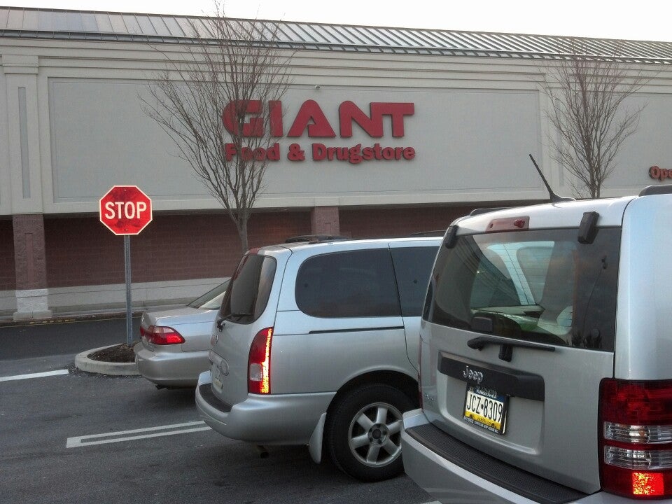 GIANT Food Store
