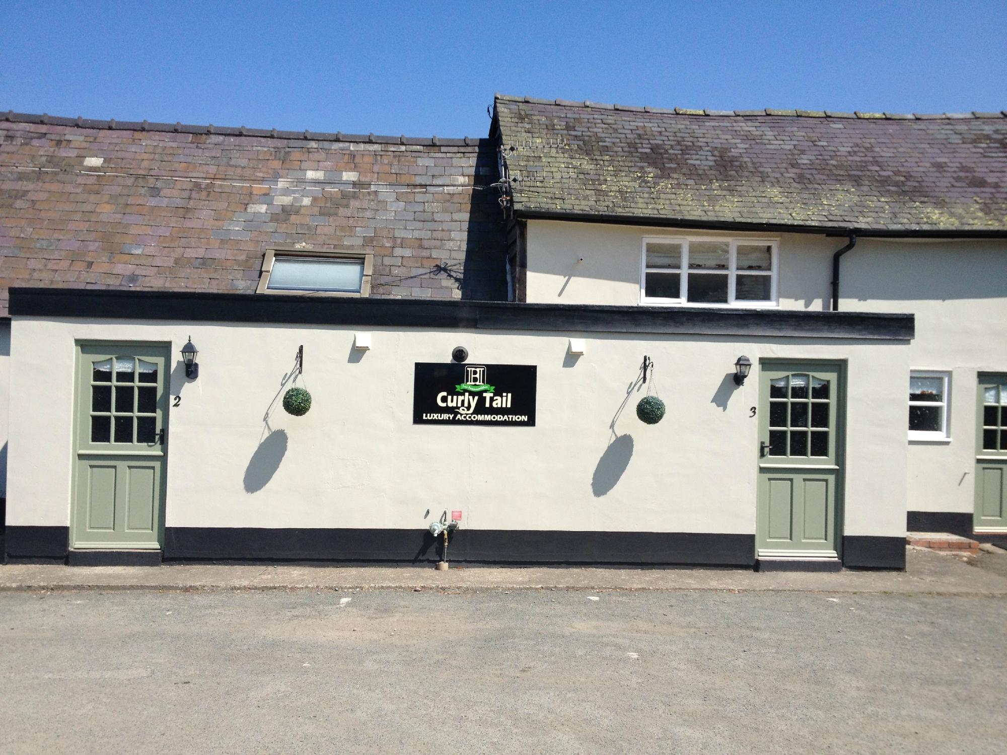 Boars Head Holiday Pub & Curly Tail Accommodation