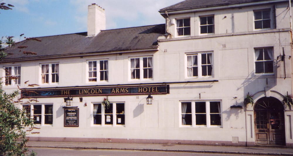 Lincoln Arms Hotel & Bar