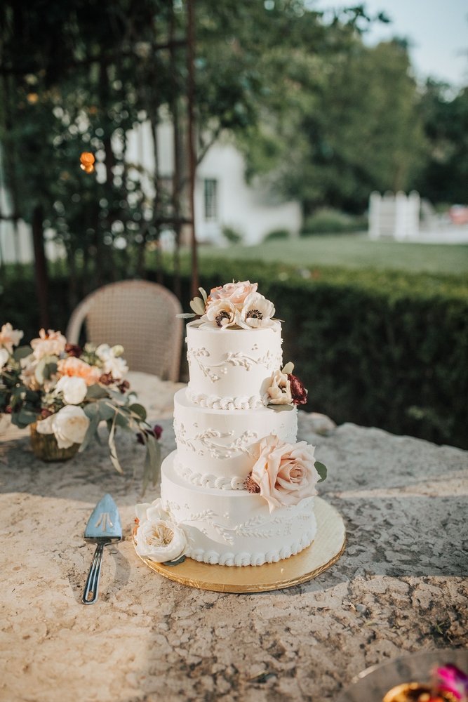 Whisk Cake Creations & Cake Cafe