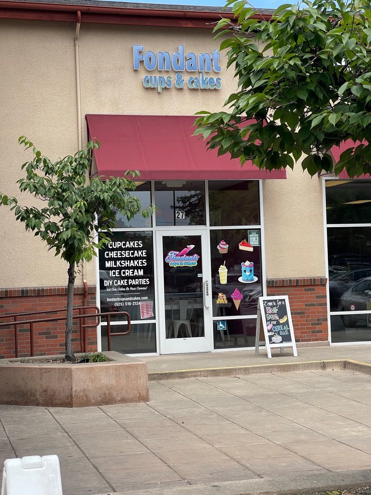 Fondant Cups & Cakes