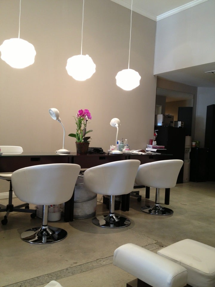 Soak Nail Bar 837 1/2 Foothill Blvd, La Cañada Flintridge California 91011