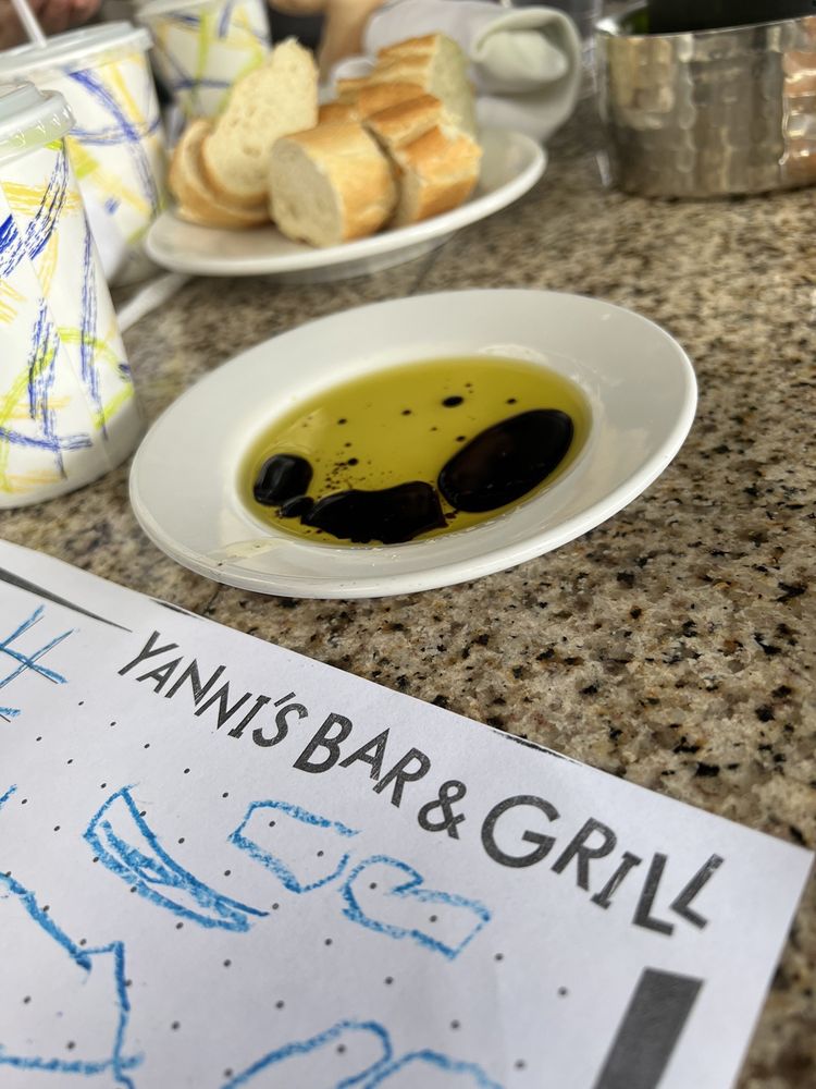 Yanni's Bar & Grill