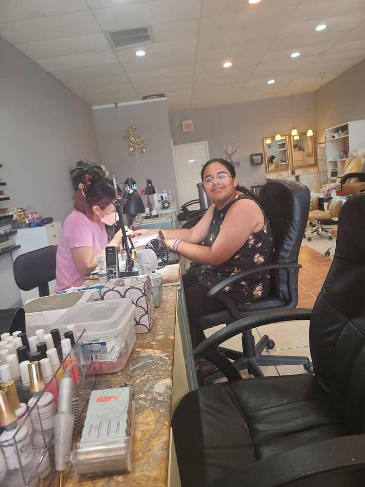 Nail Tech 2709 Chattanooga Rd Suite 3, Rocky Face Georgia 30740