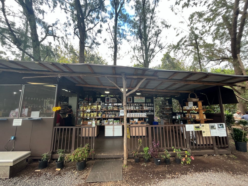 Paradise Meadows Orchard and Bee Farm, Home of Hawaii's Local Buzz