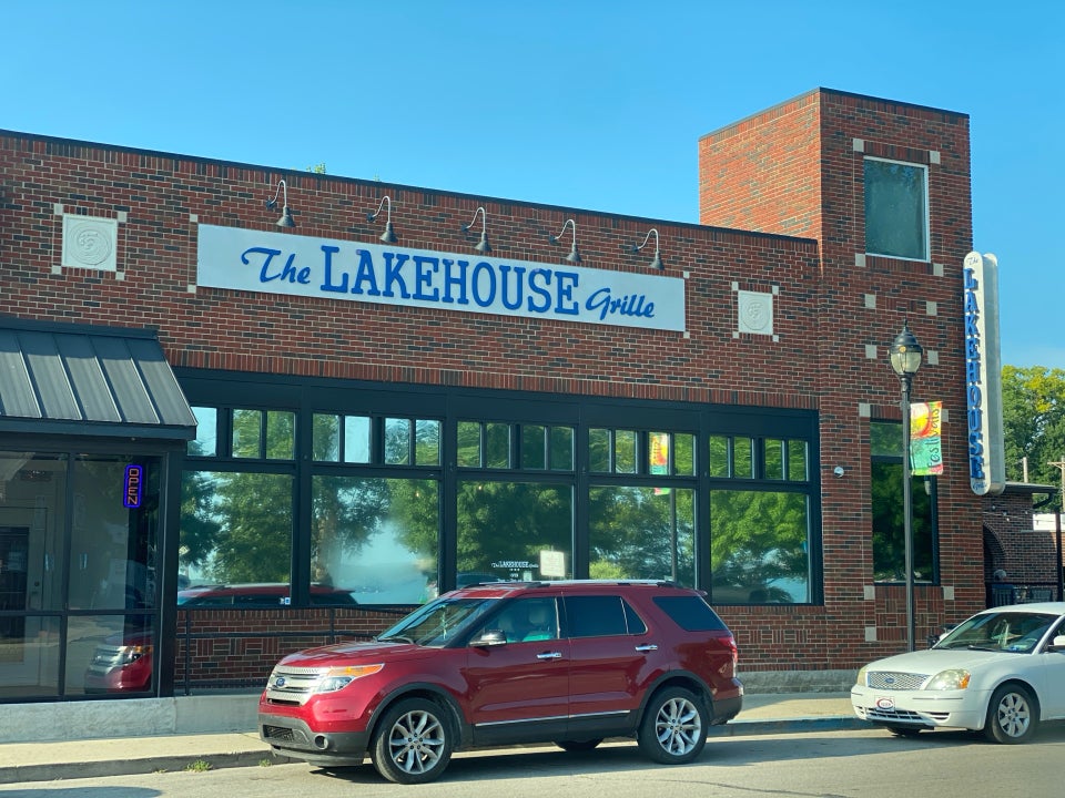 The Lakehouse Grille