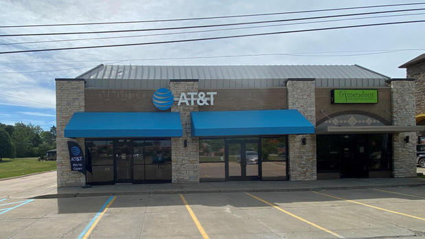 AT&T Store 8200 Cooley Lake Road ste b, Commerce Charter Twp Michigan 48382