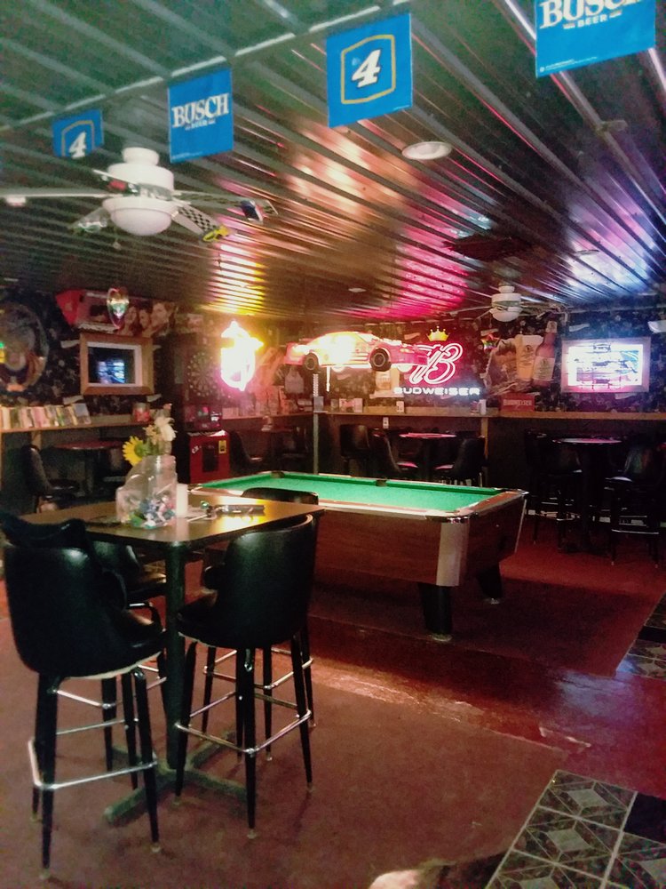 D II 's Sports Bar Saint Leo