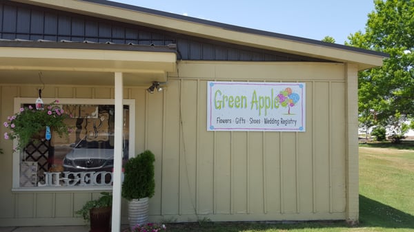 Green Apple Florist 419 Walnut St, Rolling Fork Mississippi 39159