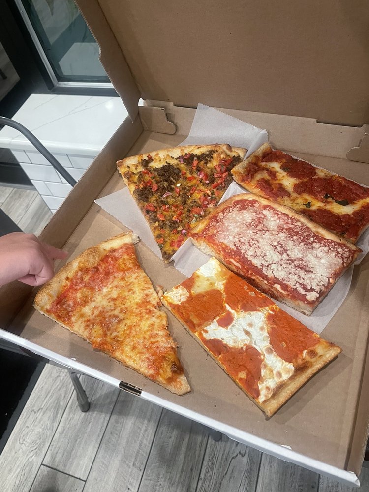 Pino's Pizza of Deer Park
