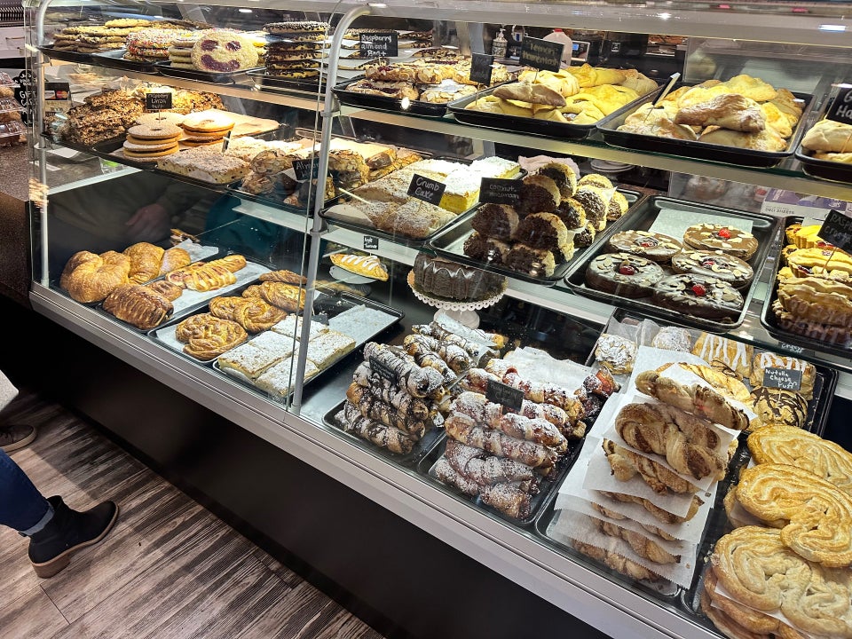 La Dolce Vita Courthouse Bakery