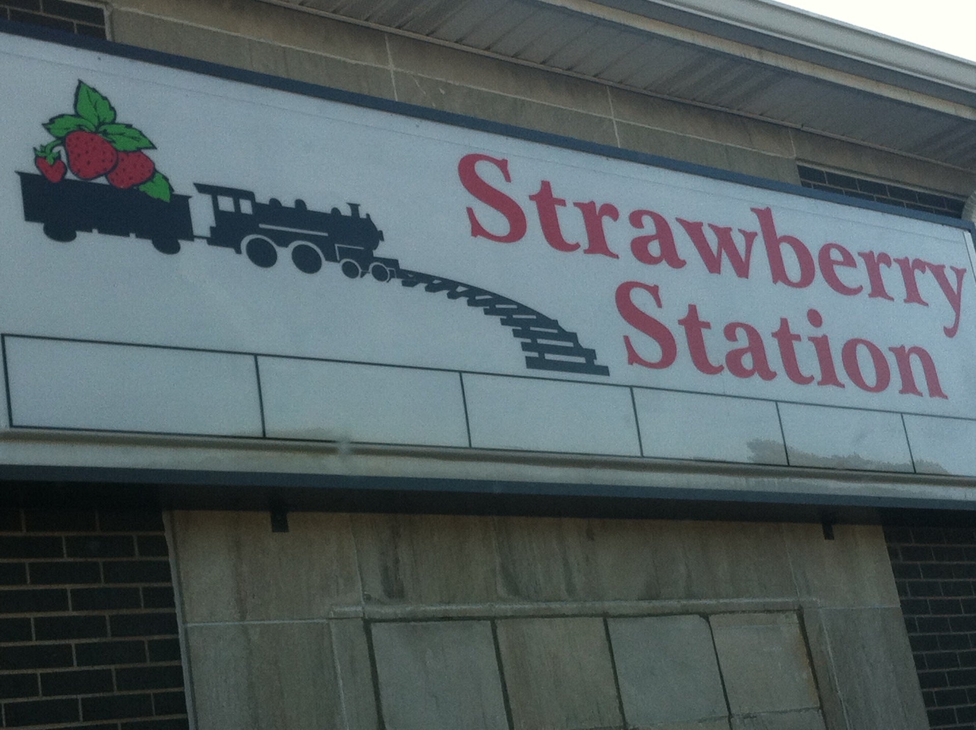 Strawberry Station 124 Main St, Portland Tennessee 37148