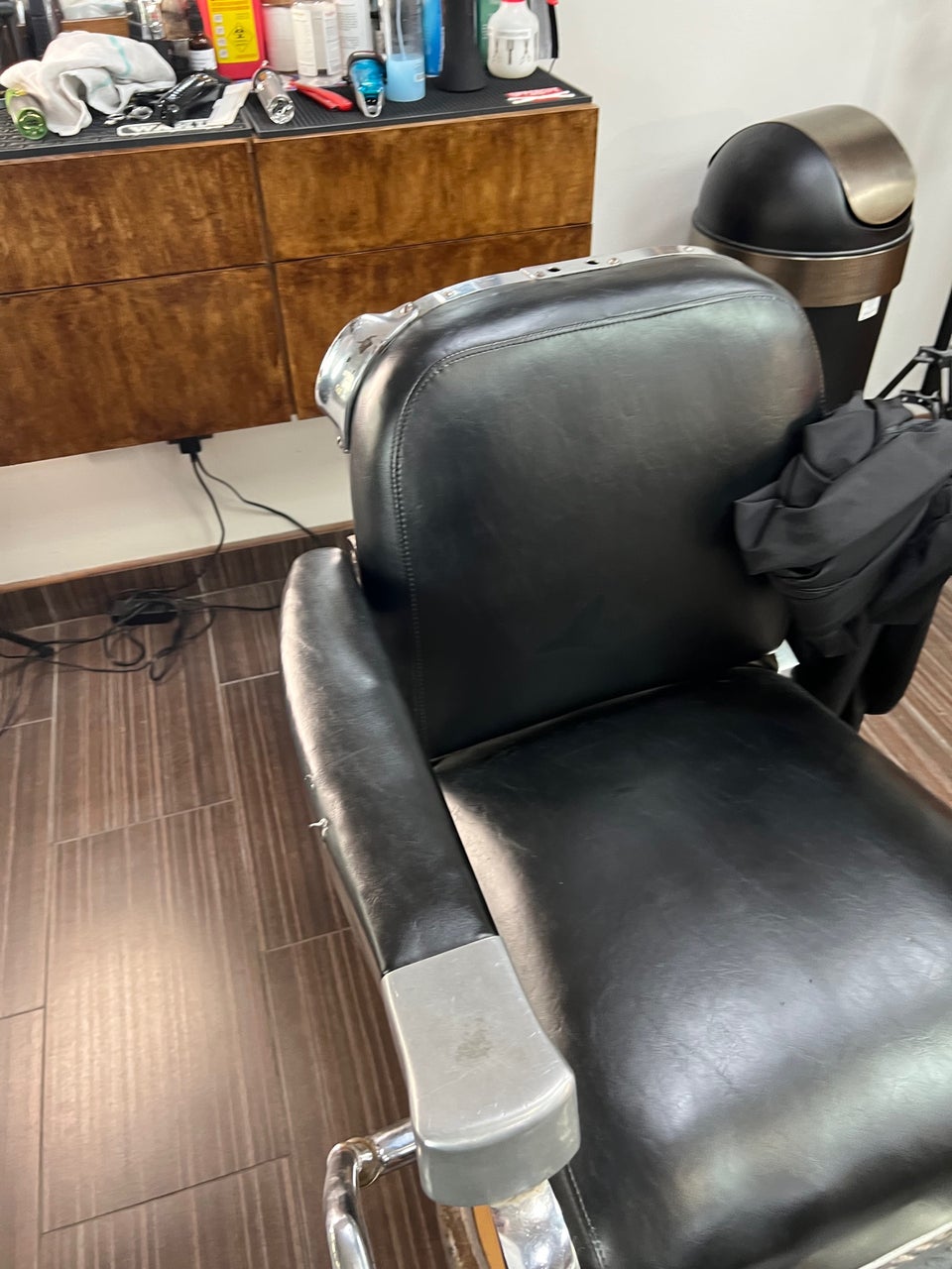 Jays Barbershop & Shave Parlor - Houston, TX - Barber Shop