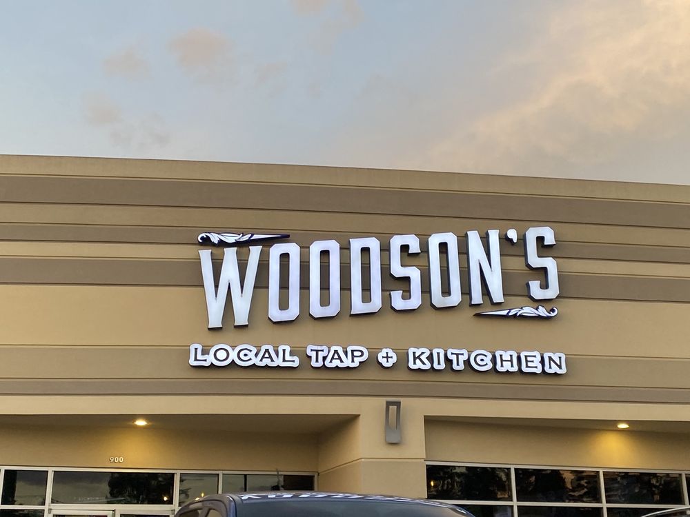 Woodlands best sports bars to watch college football, NFL games